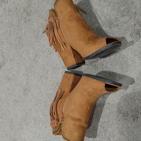 DV By Dolce Vita Fringe Booties Brown EUC Size 6 - Picture 4 of 7